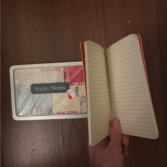 New York Assorted Sticky Notes & Notebook - Picture 2 of 5